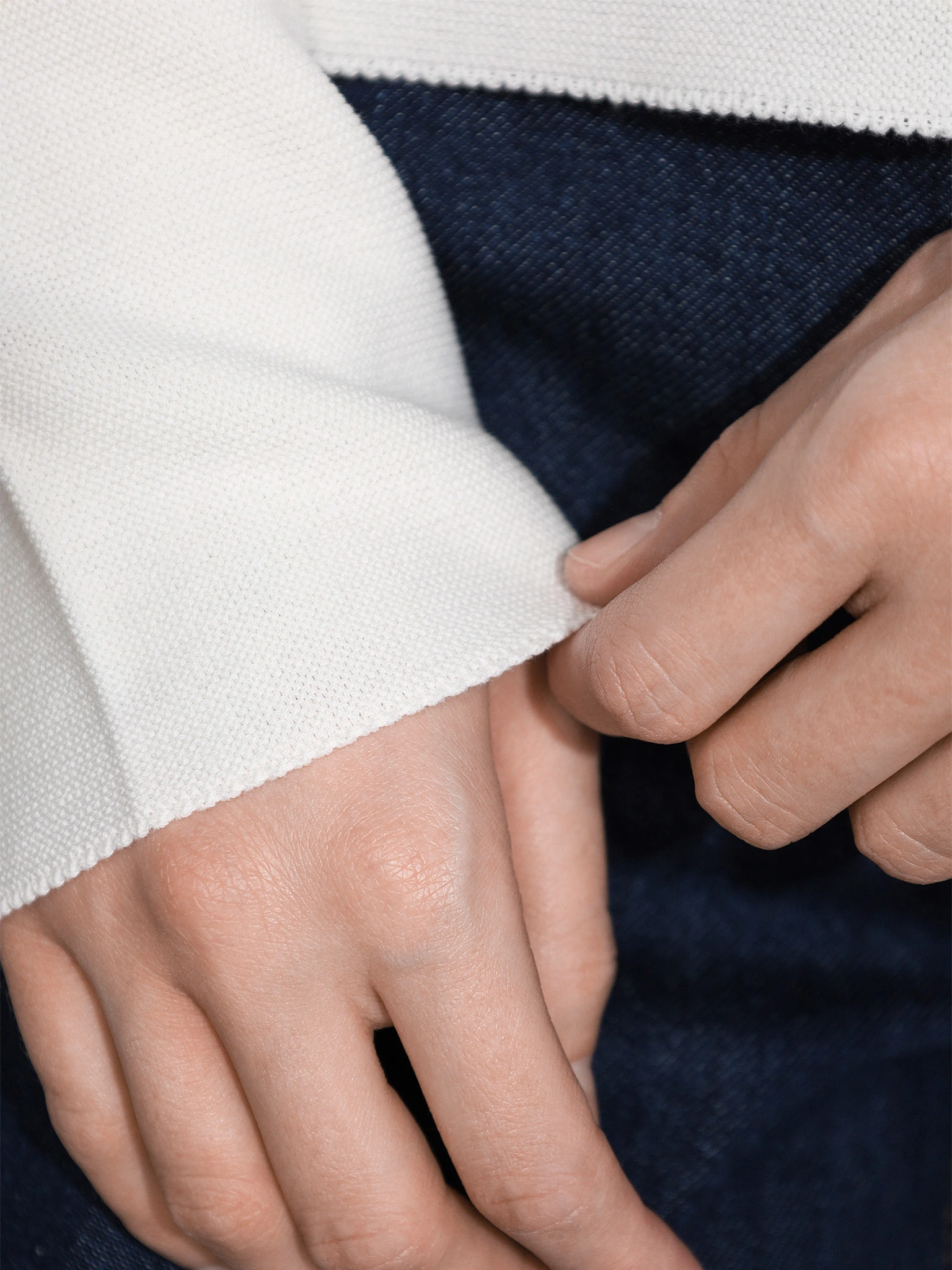 Пуловер белого цвета из хлопка